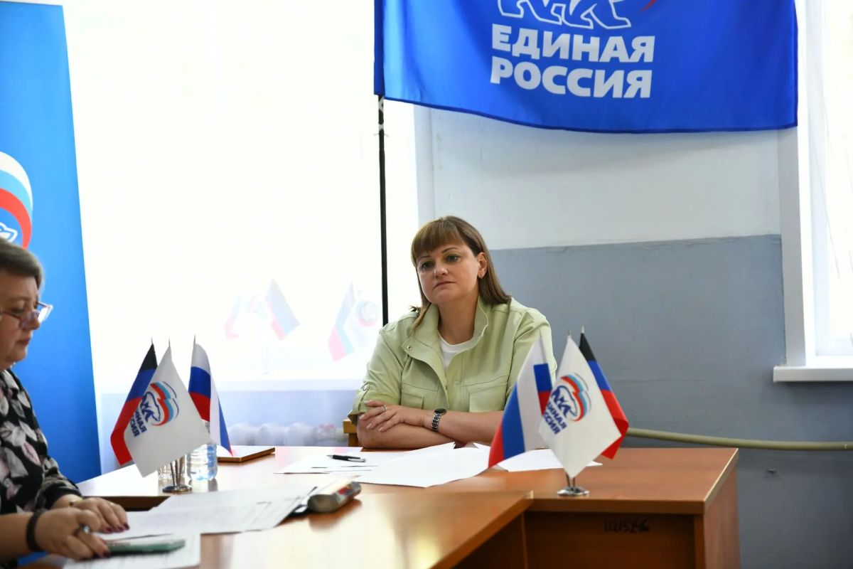 Сегодня провела личный приём в Кировском районе Сегодня провела личный приём в Кировском районе