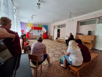 Председатель Амвросиевского муниципального совета Александр Шульга провел встречу с коллективом Амвросиевского детского сада №7