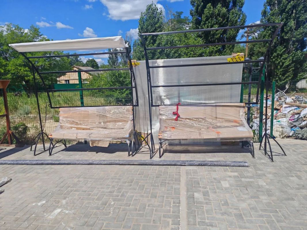 Забайкальский край доставил мебель и оборудование в музыкальную школу Старобешевского округа Забайкальский край доставил мебель и оборудование в музыкальную школу Старобешевского округа