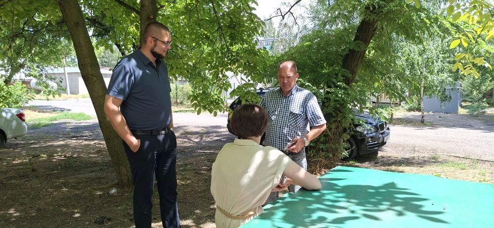 СХОД ГРАЖДАН. 15 июля в городе Иловайске состоялась встреча граждан с временно исполняющим полномочия главы муниципального образования городской округ Иловайск Александром Васильевичем Кузнецовым СХОД ГРАЖДАН. 15 июля в городе Иловайске состоялась встреча граждан с временно исполняющим полномочия главы муниципального образования городской округ Иловайск Александром Васильевичем Кузнецовым