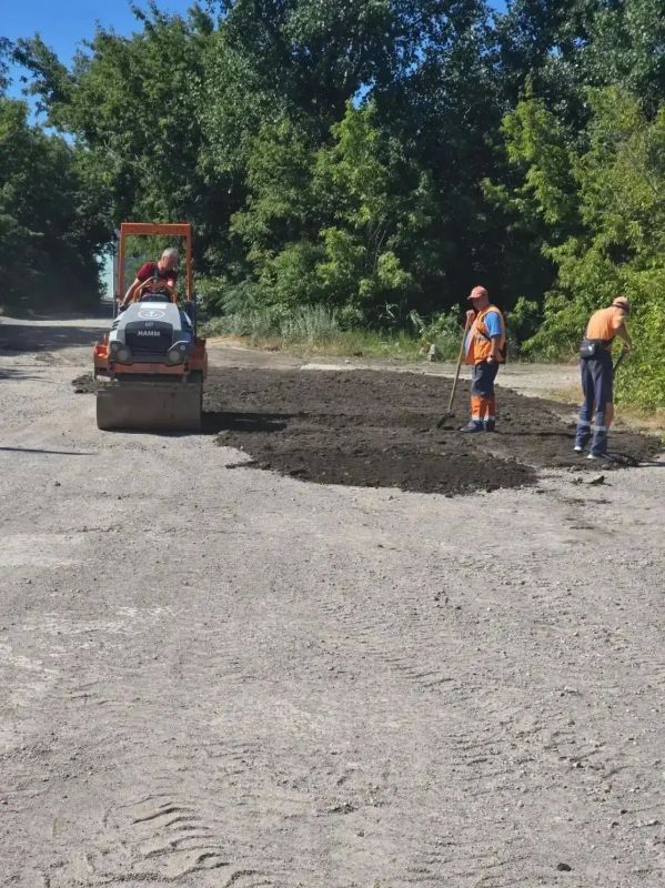 В Мариуполе продолжается плановое обновление дорожной инфраструктуры В Мариуполе продолжается плановое обновление дорожной инфраструктуры