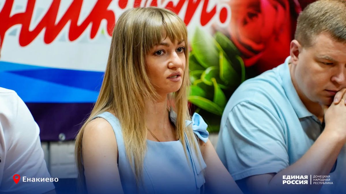 В Енакиево состоялся открытый диалог с работниками «Енакиевотеплосети» В Енакиево состоялся открытый диалог с работниками «Енакиевотеплосети»
