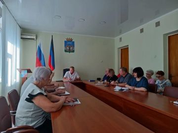 Провёл расширенное аппаратное совещание с начальниками отделов и структурных подразделений администрации Володарского муниципального округа, руководителями предприятий, а также территориальных подразделений министерств и...
