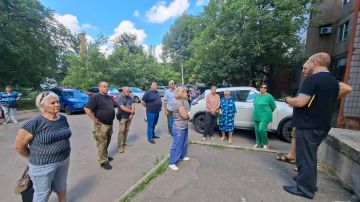 Валентин Левченко: Встреча с жителями дома 11 по улице Батищева в рамках проекта «Управдом»: избран старший по дому