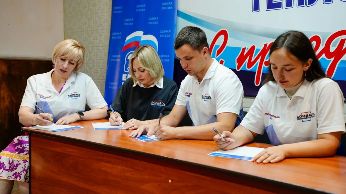 В Енакиево состоялся открытый диалог с работниками «Енакиевотеплосети» В Енакиево состоялся открытый диалог с работниками «Енакиевотеплосети»