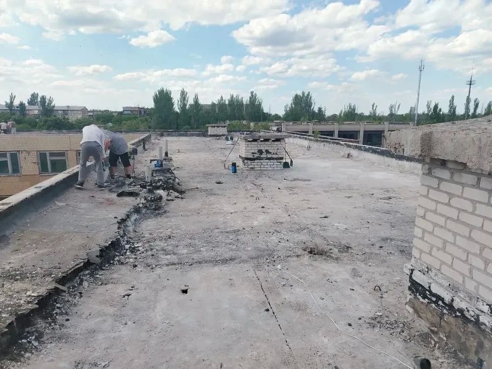 Более полутора тысяч квадратных метров кровли восстановят южноуральские специалисты в Пантелеймоновской общеобразовательной школе Более полутора тысяч квадратных метров кровли восстановят южноуральские специалисты в Пантелеймоновской общеобразовательной школе