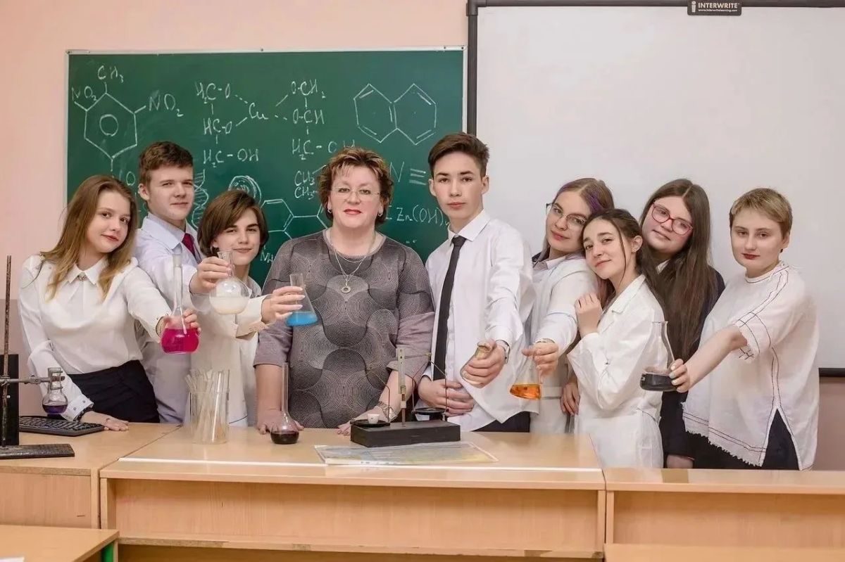 Учитель на месте ученика. Донецкий педагог покорила ЕГЭ по химии на 100 баллов