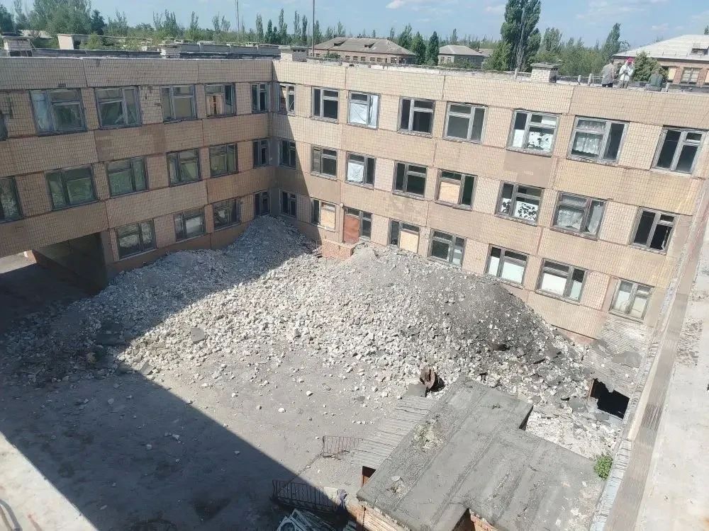 Более полутора тысяч квадратных метров кровли восстановят южноуральские специалисты в Пантелеймоновской общеобразовательной школе