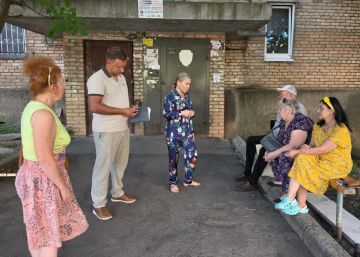Иван Адамец: В рамках проекта «Управдом» первый заместитель руководителя управы Алина Волкова провела встречу с жителями возле многоквартирного фонда № 30 на улице 60-летия СССР
