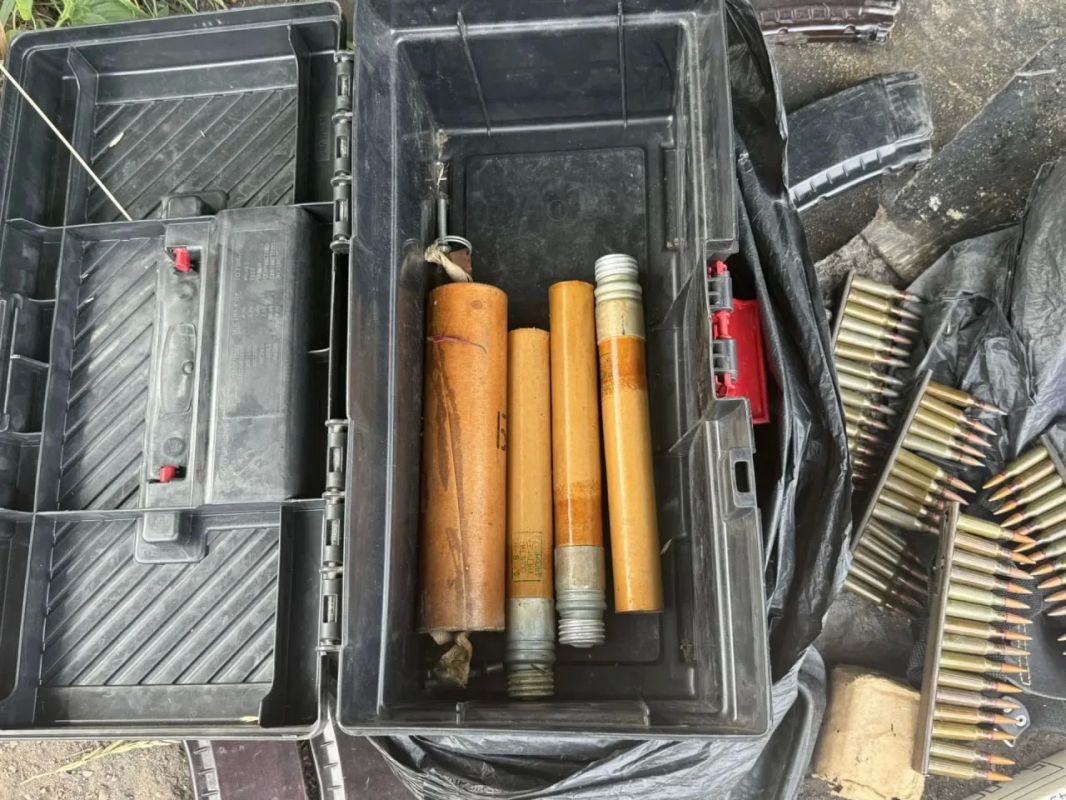 Полицейские изъяли у жителя Донецка арсенал оружия и боеприпасов Полицейские изъяли у жителя Донецка арсенал оружия и боеприпасов