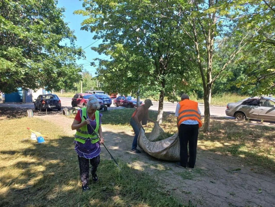 Сегодня, 16 июля 2026 года, в рамках проекта «Городская среда», реализуемого Единой Россией , неравнодушные жители Кировского района приняли участие в традиционной экологической акции «Чистый четверг» Сегодня, 16 июля 2026 года, в рамках проекта «Городская среда», реализуемого Единой Россией , неравнодушные жители Кировского района приняли участие в традиционной экологической акции «Чистый четверг»