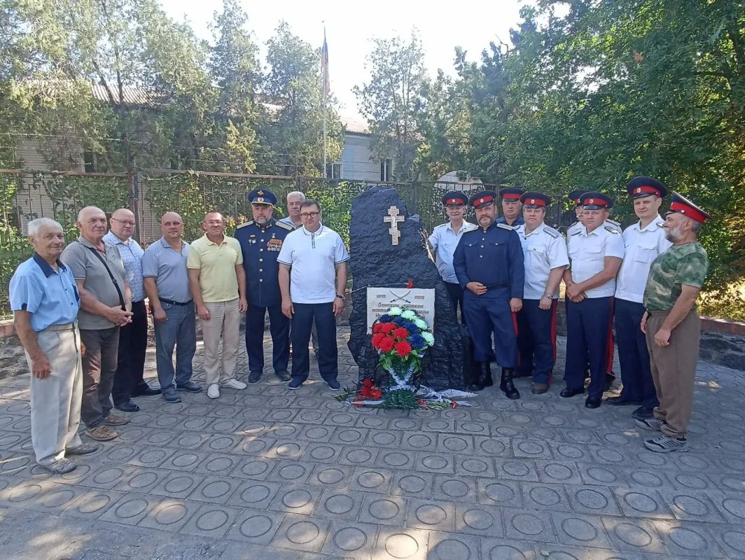 В честь Дня города Новоазовска Глава округа Василий Овчаров совместно с представителями местного самоуправления, казачества и общественности приняли участие в памятном мероприятии В честь Дня города Новоазовска Глава округа Василий Овчаров совместно с представителями местного самоуправления, казачества и общественности приняли участие в памятном мероприятии