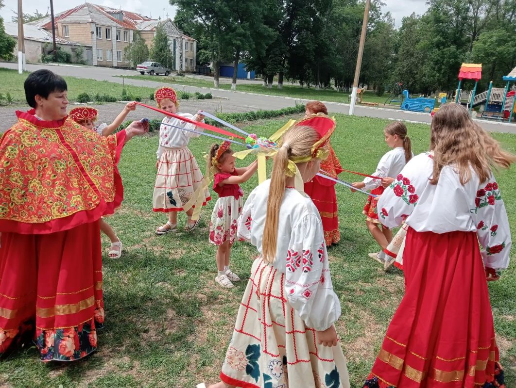 2026 год объявлен Годом Единства народов России — временем, призванным укрепить уважение и взаимопонимание, раскрыть культурное богатство и напомнить о том, что сила нашей страны — в сплоченности народов 2026 год объявлен Годом Единства народов России — временем, призванным укрепить уважение и взаимопонимание, раскрыть культурное богатство и напомнить о том, что сила нашей страны — в сплоченности народов