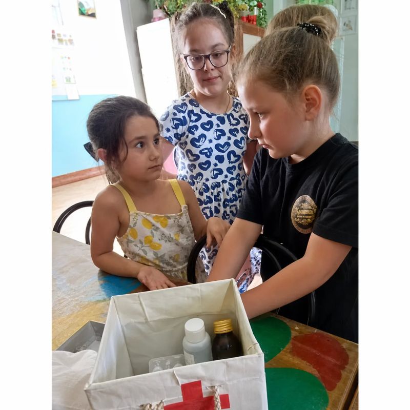 «Моё безопасное лето»: юные художники города Комсомольское узнали, как избежать опасностей на каникулах «Моё безопасное лето»: юные художники города Комсомольское узнали, как избежать опасностей на каникулах