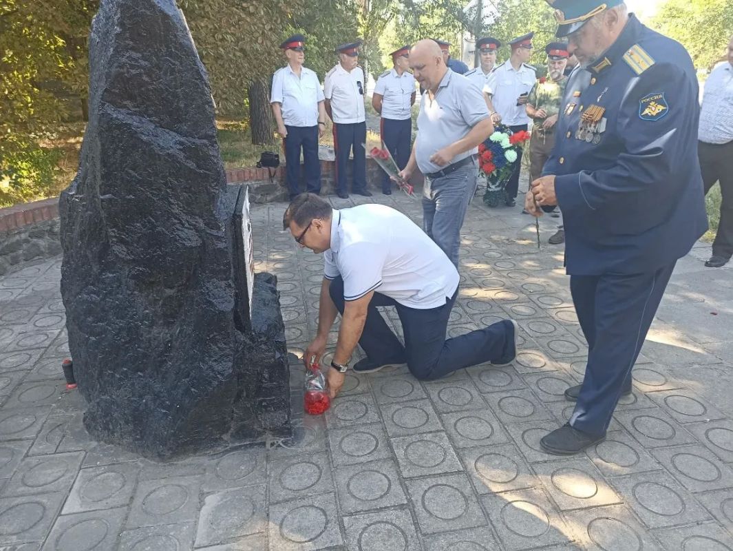 В честь Дня города Новоазовска Глава округа Василий Овчаров совместно с представителями местного самоуправления, казачества и общественности приняли участие в памятном мероприятии В честь Дня города Новоазовска Глава округа Василий Овчаров совместно с представителями местного самоуправления, казачества и общественности приняли участие в памятном мероприятии