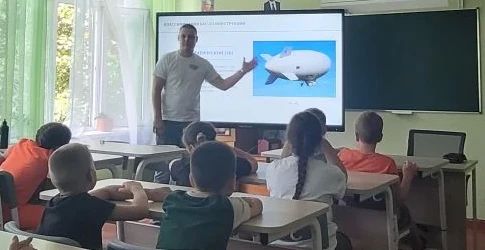 Сегодня в пришкольном лагере "Гвардеец" состоялось интересное мероприятие, которое провёл инструктор-методист АНО ДПО Центр "Воин" Кириенко Никита Викторович Сегодня в пришкольном лагере "Гвардеец" состоялось интересное мероприятие, которое провёл инструктор-методист АНО ДПО Центр "Воин" Кириенко Никита Викторович