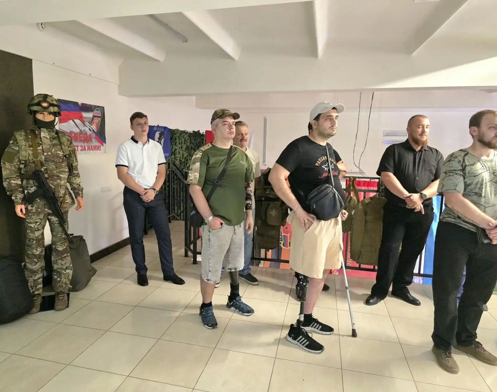 Дмитрий Огилец: Сегодня в Доме Ветерана Донецкой республиканской региональной организации "Российский союз ветеранов Афганистана и специальных военных операций" по инициативе Молодёжного Парламента ДНР и Комитетов Народного... Дмитрий Огилец: Сегодня в Доме Ветерана Донецкой республиканской региональной организации "Российский союз ветеранов Афганистана и специальных военных операций" по инициативе Молодёжного Парламента ДНР и Комитетов Народного...
