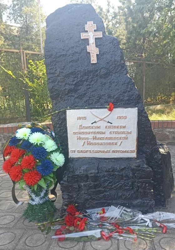 В честь Дня города Новоазовска Глава округа Василий Овчаров совместно с представителями местного самоуправления, казачества и общественности приняли участие в памятном мероприятии В честь Дня города Новоазовска Глава округа Василий Овчаров совместно с представителями местного самоуправления, казачества и общественности приняли участие в памятном мероприятии