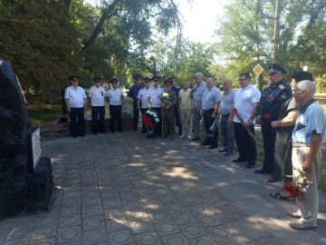 В честь Дня города Новоазовска Глава округа Василий Овчаров совместно с представителями местного самоуправления, казачества и общественности приняли участие в памятном мероприятии