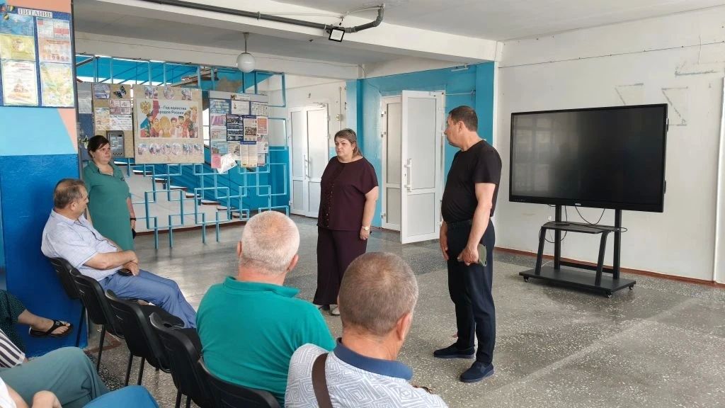 Константин Зинченко: Встретился с трудовым коллективом Владимировской школы № 1 Константин Зинченко: Встретился с трудовым коллективом Владимировской школы № 1