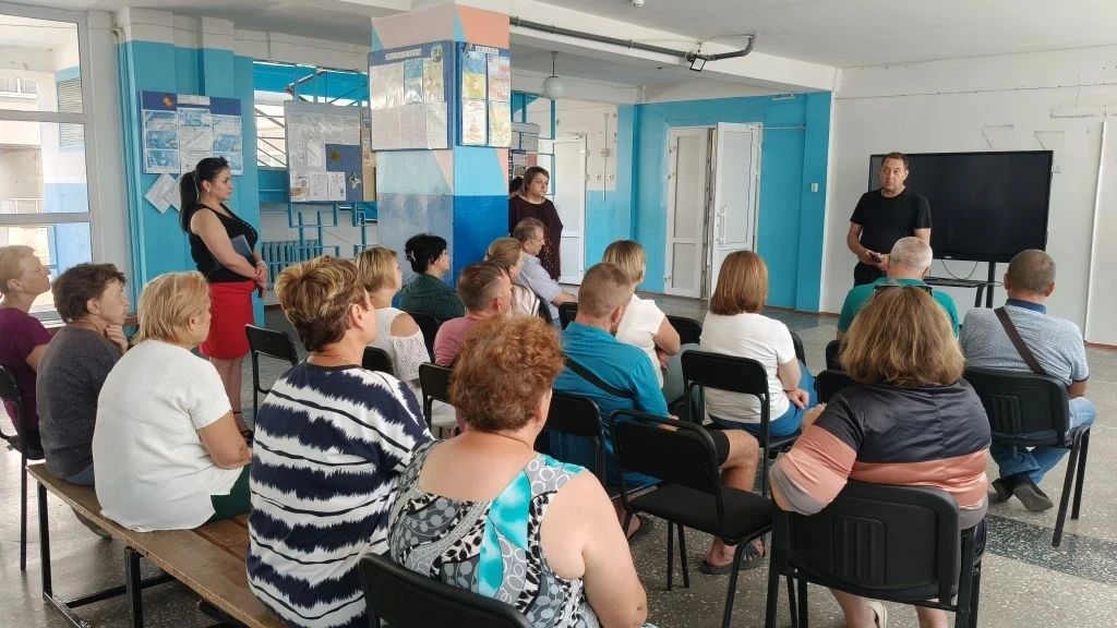 Константин Зинченко: Встретился с трудовым коллективом Владимировской школы № 1