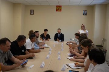 Провёл встречу с лидерами общественного мнения в Мариуполе