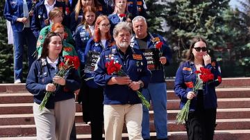 Молодёжь Самары почтила память мирных жителей, погибших при авиаударе по Снежному