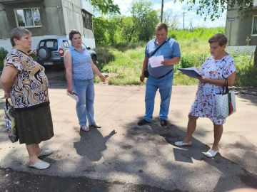 Игорь Мартынов: Встреча с населением. 16 июля заместитель главы администрации муниципального образования городского округа Енакиево Владислав Пахомов провел выездную встречу с населением на подведомственной территории по...