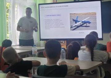 Сегодня в пришкольном лагере "Гвардеец" состоялось интересное мероприятие, которое провёл инструктор-методист АНО ДПО Центр "Воин" Кириенко Никита Викторович