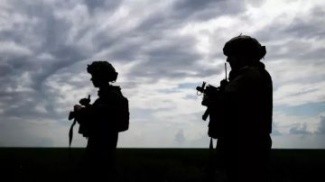 ВСУ бегут с позиций в ДНР, переодевшись в гражданскую одежду