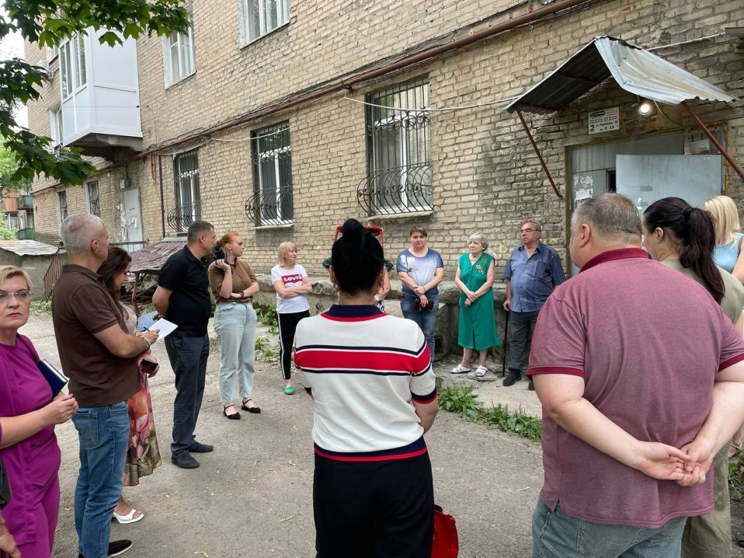 Анна Кондрыкинская: Провела встречу с жителями многоквартирных домов по улице Корниенко Анна Кондрыкинская: Провела встречу с жителями многоквартирных домов по улице Корниенко