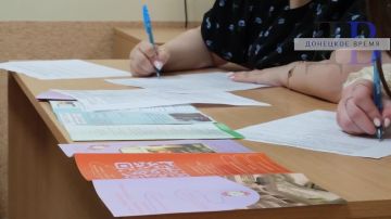 Творчество начинается здесь: в Донецке готовят артистов, библиотекарей и организаторов праздников
