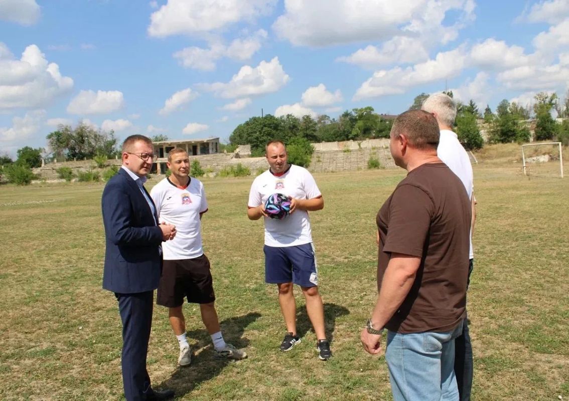 Сергей Ермаков провел рабочую встречу по вопросам развития Снежного Сергей Ермаков провел рабочую встречу по вопросам развития Снежного