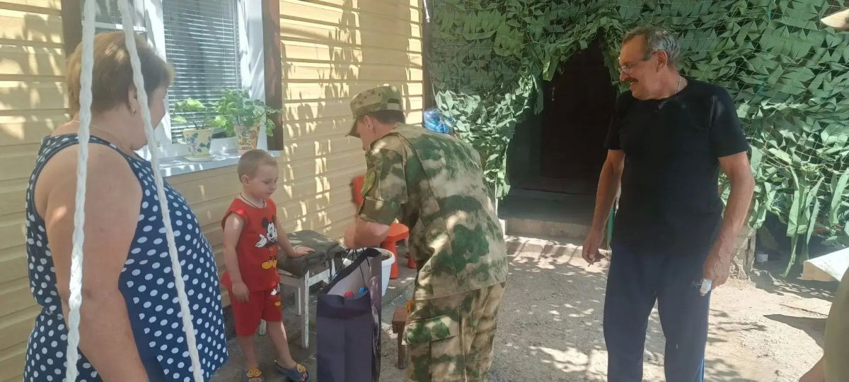 Военнослужащие Росгвардии из Донецкой Народной Республики обратились к отделу опеки и попечительства Новоазовского муниципального округа с предложением помочь детям дошкольного возраста, оставшимся без попечения родителей Военнослужащие Росгвардии из Донецкой Народной Республики обратились к отделу опеки и попечительства Новоазовского муниципального округа с предложением помочь детям дошкольного возраста, оставшимся без попечения родителей