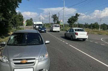 Неподалеку от Харцызска машина сбила двух детей на самокате