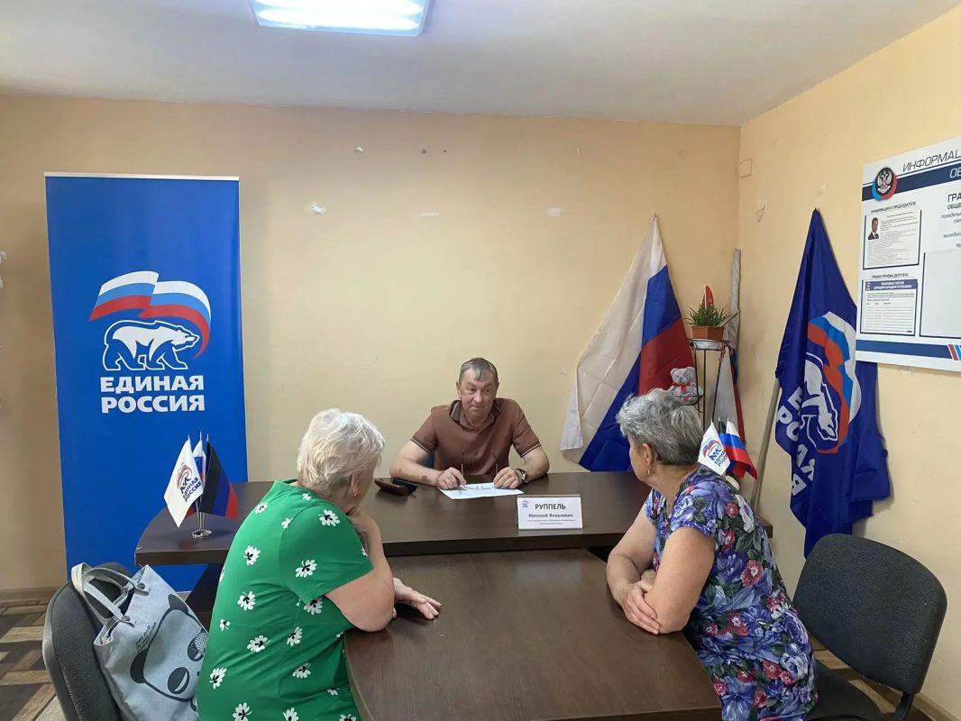 На очередной встрече с жителями, которая состоялась на площадке общественной приемной «Единой России» в формате личного приема, говорили о ремонте, восстановлении жилья и благоустройстве На очередной встрече с жителями, которая состоялась на площадке общественной приемной «Единой России» в формате личного приема, говорили о ремонте, восстановлении жилья и благоустройстве