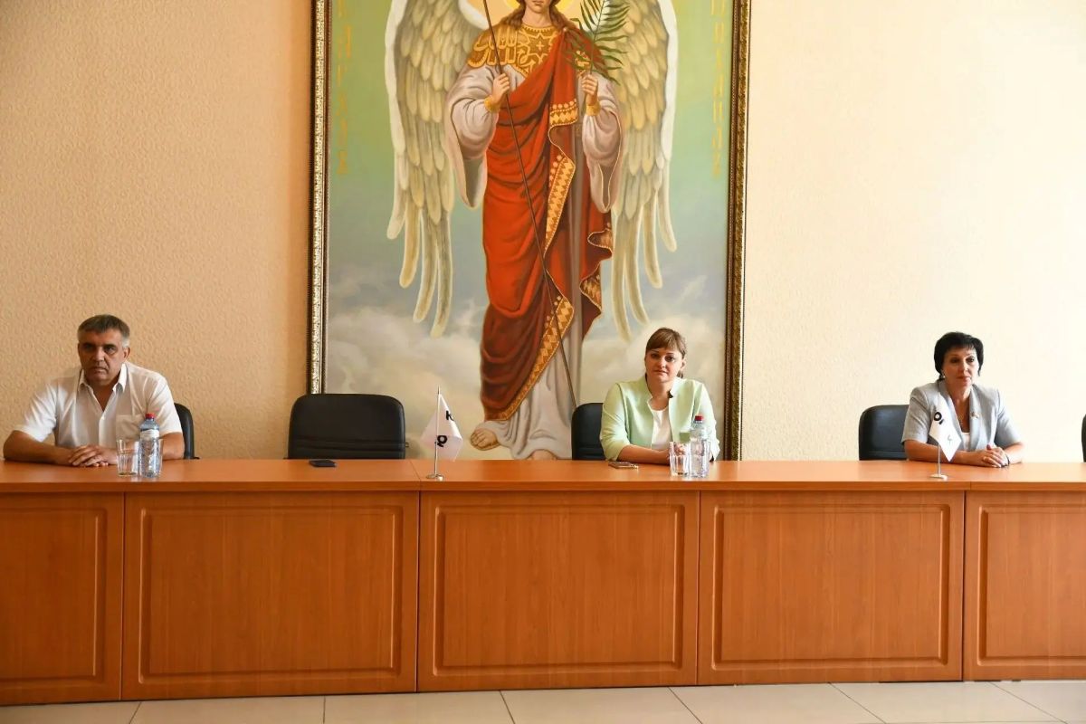 Сегодня посетила макеевские предприятия «ЮГМК», чтобы лично поздравить трудовые коллективы с наступающим Днём металлурга Сегодня посетила макеевские предприятия «ЮГМК», чтобы лично поздравить трудовые коллективы с наступающим Днём металлурга