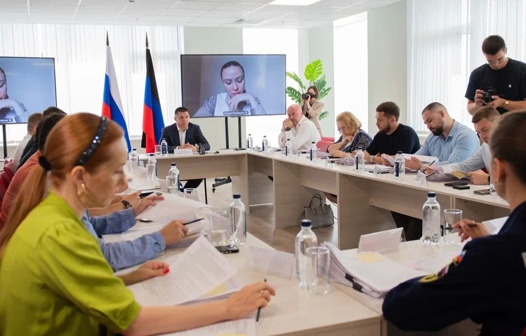Заседание экспертного совета Республиканской премии «Гордость Донбасса», проводимой в рамках спецпроекта «За дело» Заседание экспертного совета Республиканской премии «Гордость Донбасса», проводимой в рамках спецпроекта «За дело»