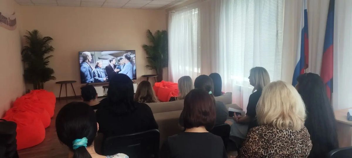 В преддверии Дня металлурга в Молодёжном отделе имени Марии Пироговой состоялся показ культового советского фильма «Весна на Заречной улице» В преддверии Дня металлурга в Молодёжном отделе имени Марии Пироговой состоялся показ культового советского фильма «Весна на Заречной улице»