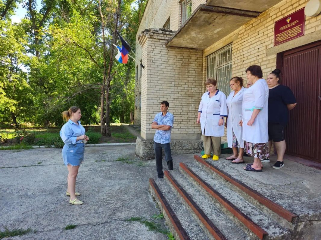 Депутат Амвросиевского муниципального совета Виктория Кудряшова провела встречу с сотрудниками Центра гигиены и эпидемиологии в ДНР