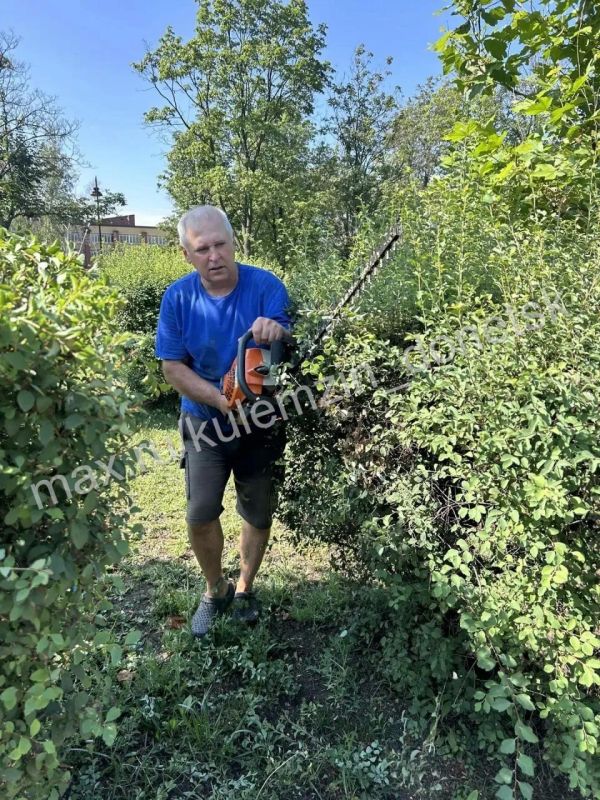 В эти летние дни сотрудники Дирекции парков активно продолжают работы по благоустройству В эти летние дни сотрудники Дирекции парков активно продолжают работы по благоустройству