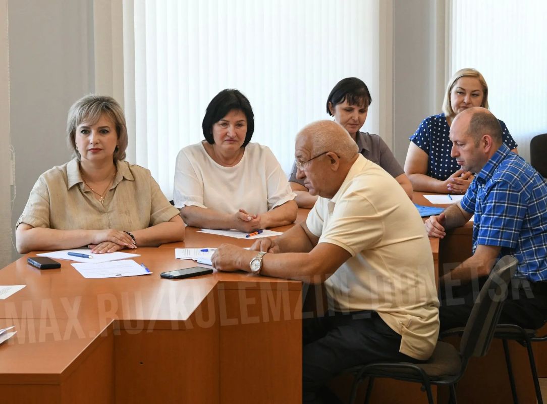 Алексей Кулемзин: Сегодня провел ежеквартальное заседание комиссии по поддержке и взаимодействию с местным отделением Общероссийского общественногосударственного движения детей и молодёжи «Движение Первых», в рамках... Алексей Кулемзин: Сегодня провел ежеквартальное заседание комиссии по поддержке и взаимодействию с местным отделением Общероссийского общественногосударственного движения детей и молодёжи «Движение Первых», в рамках...