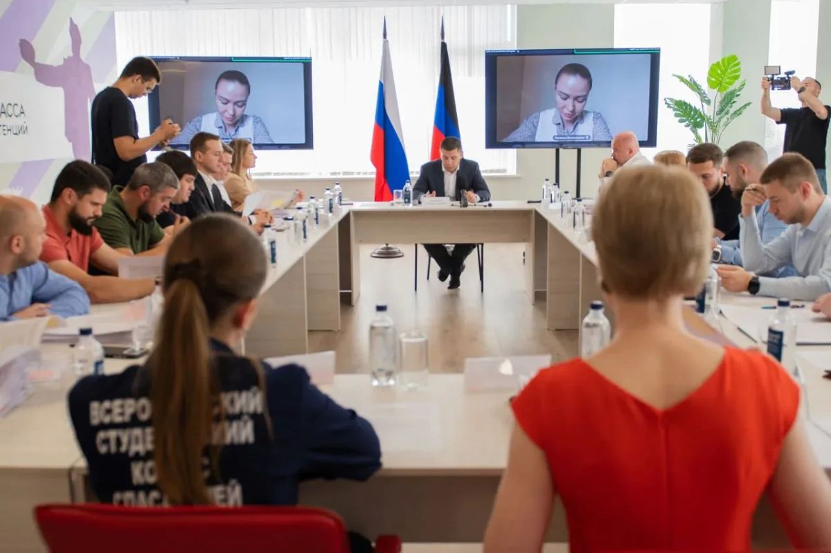 Заседание экспертного совета Республиканской премии «Гордость Донбасса», проводимой в рамках спецпроекта «За дело» Заседание экспертного совета Республиканской премии «Гордость Донбасса», проводимой в рамках спецпроекта «За дело»