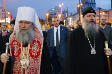 Шли как народ, который помнит и светлые, и самые трагические страницы истории: Председатель ЛДПР присоединился к крестному ходу в память о невинно убиенной семье Романовых