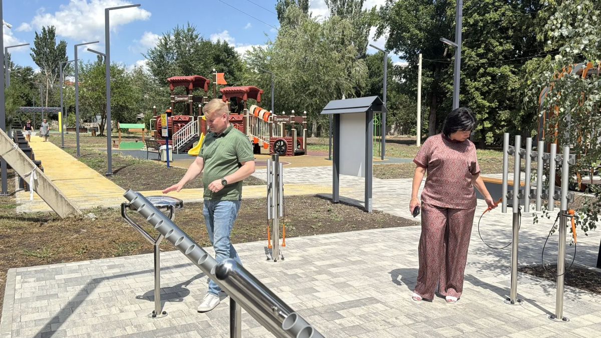 Наталья Великодная: Наш округ посетил с рабочим визитом Крамаренко Артём Александрович —заместитель Председателя Правительства Донецкой Народной Республики – министр сельского хозяйства, пищевой и перерабатывающей... Наталья Великодная: Наш округ посетил с рабочим визитом Крамаренко Артём Александрович —заместитель Председателя Правительства Донецкой Народной Республики – министр сельского хозяйства, пищевой и перерабатывающей...