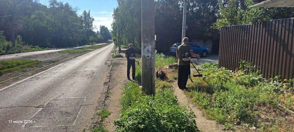 Елена Рязанцева: Сегодня Управой Пролетарского внутригородского района ведутся работы по покосу травы вдоль дороги по ул. Юмашева