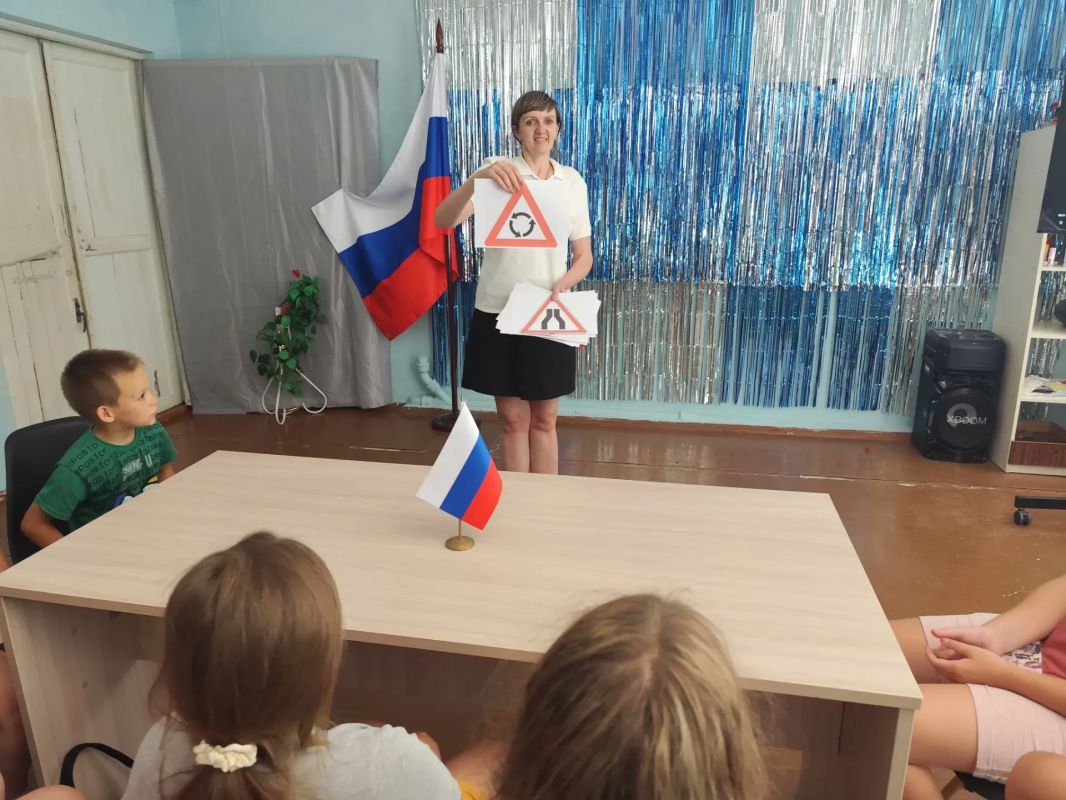 Безопасные каникулы: в «Октябрьском СДК» прошла битва эрудитов! Безопасные каникулы: в «Октябрьском СДК» прошла битва эрудитов!