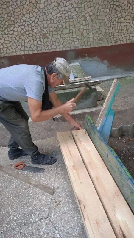 Будни ЖКХ: в Светлодарске продолжаются комплексные работы по содержанию жилого фонда Будни ЖКХ: в Светлодарске продолжаются комплексные работы по содержанию жилого фонда