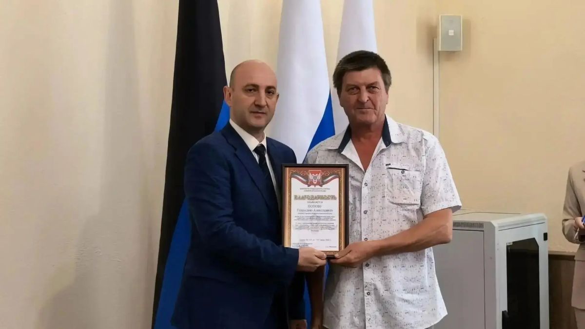 Гурген Малхасян: Совместно с Первым Председателем Правительства Владиславом Очневым, депутатом Народного Совета Донецкой Народной Республики, председателем комитета Народного Совета по промышленности и торговли Виктором... Гурген Малхасян: Совместно с Первым Председателем Правительства Владиславом Очневым, депутатом Народного Совета Донецкой Народной Республики, председателем комитета Народного Совета по промышленности и торговли Виктором...