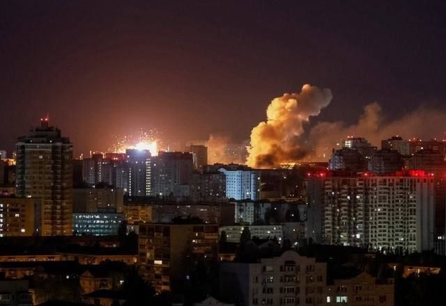 Россия этой ночью осуществила самую масштабную баллистическую атаку на Киев за все время проведения СВО Россия этой ночью осуществила самую масштабную баллистическую атаку на Киев за все время проведения СВО